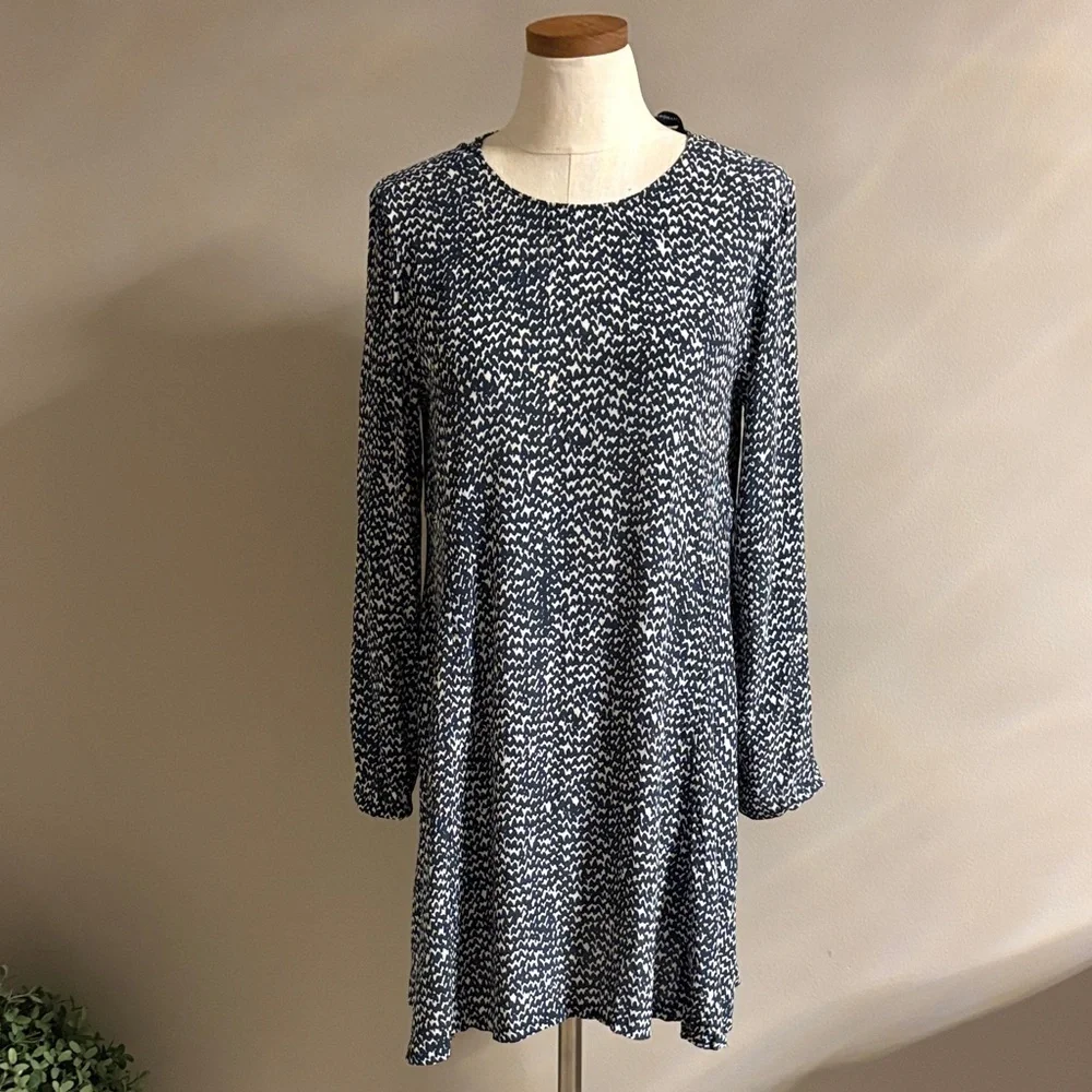 Zara women’s swing mini Long Sleeve Dress viscose mini black white geometric L